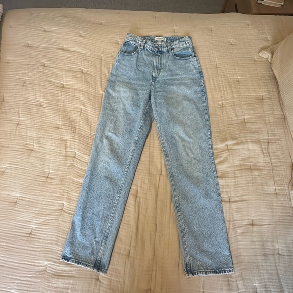 Abercrombie Curve Love Ultra High Rise 90s Straight Jean - Picture 3 of 5